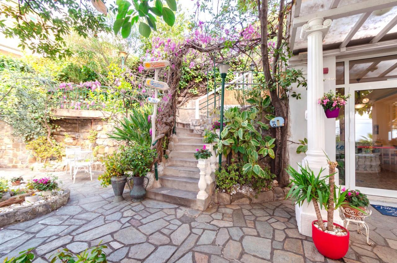 Hotel Villa La Brise Санремо Экстерьер фото