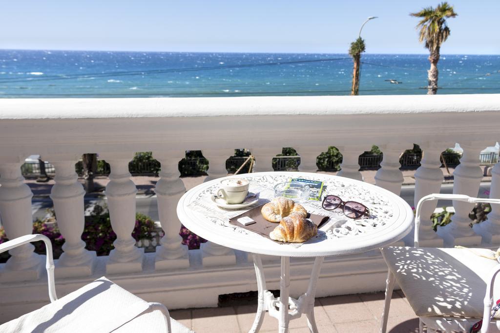 Hotel Villa La Brise Санремо Экстерьер фото