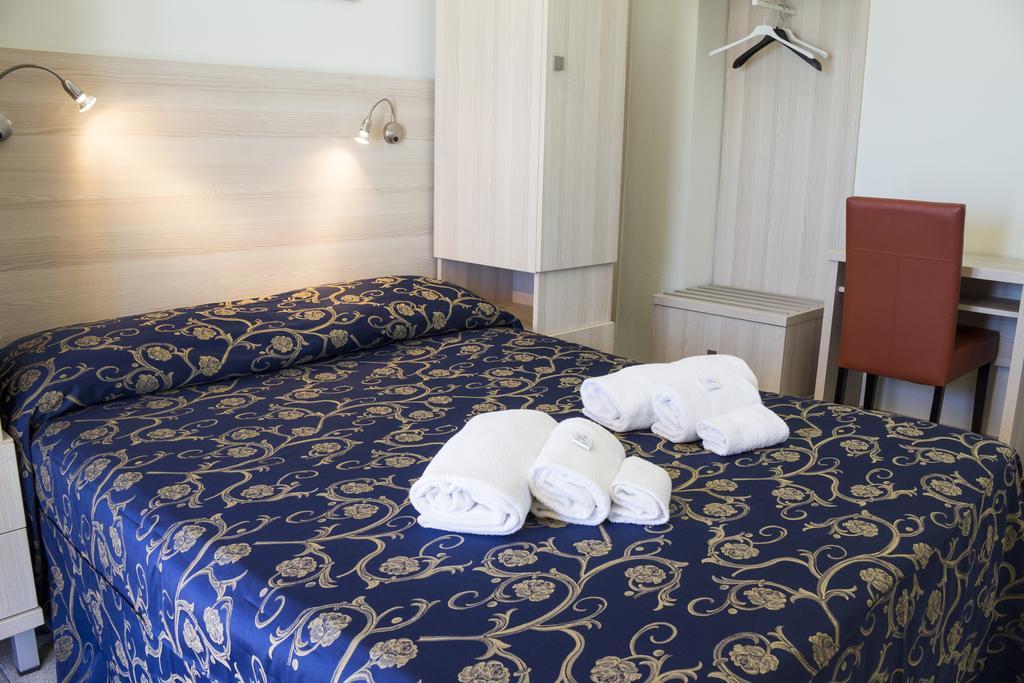 Hotel Villa La Brise Санремо Экстерьер фото
